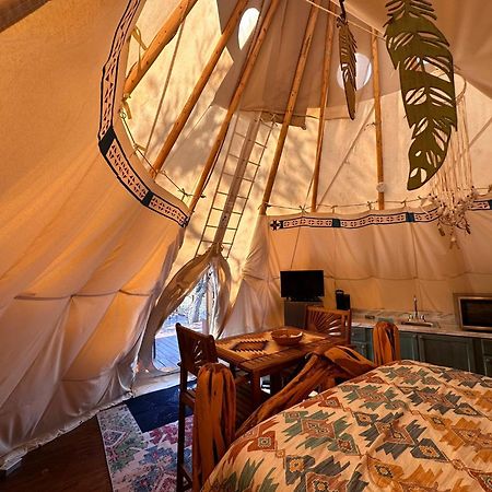 Bandera Stronghold - Cochise Tipi Buitenkant foto